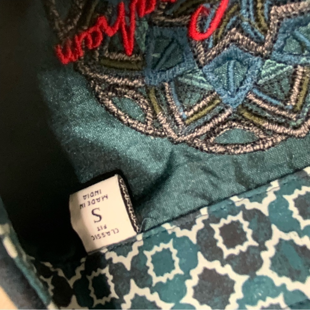 Robert Graham Blue Paisley Patterned Flip Cuff Shirt. Size Small. - Picture 7 of 8